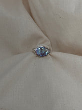 Load image into Gallery viewer, Nacre Ring 011
