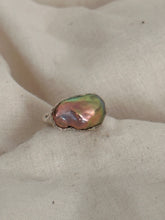 Load image into Gallery viewer, Nacre Ring 017
