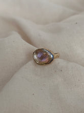 Load image into Gallery viewer, Nacre Ring 019
