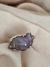 Load image into Gallery viewer, Nacre Ring 004
