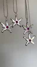 Load image into Gallery viewer, Little Flower Necklace
